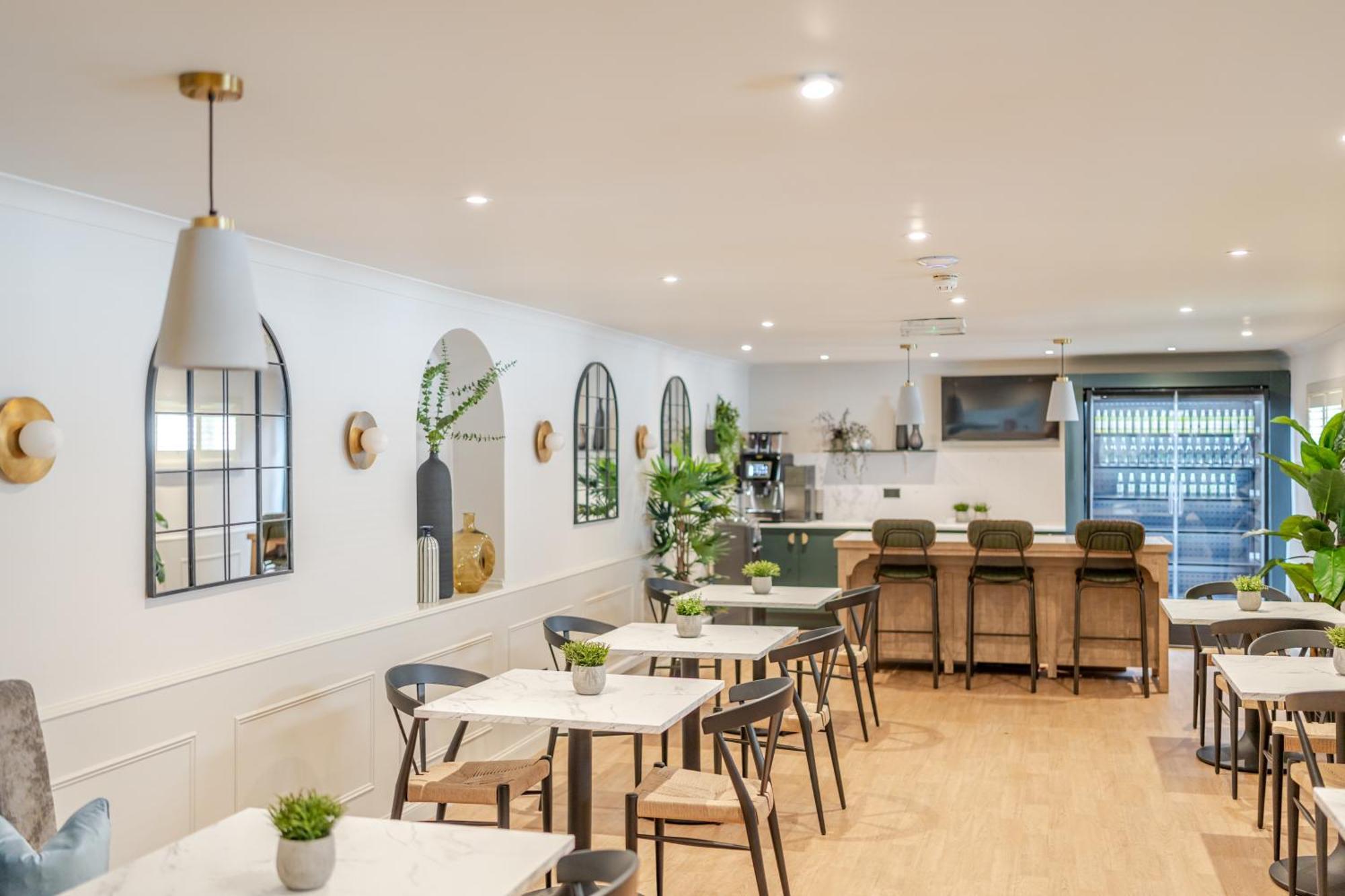 Grove House 3*